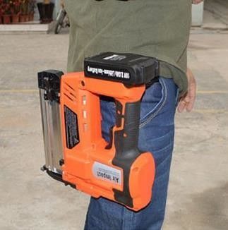 Nailler senza fili a 18V per l'industria del legno può contenere fino a 100 chiodi con batteria Li