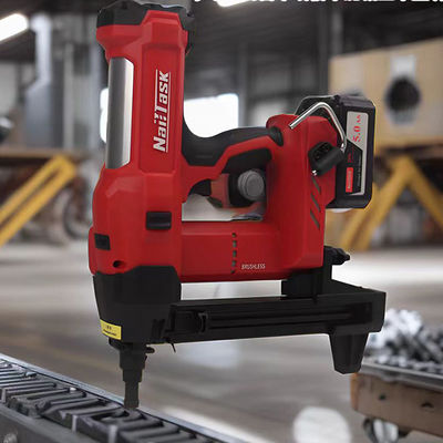 Pistola da chiodo a batteria di litio da 8000mAh DCCN100X2 Nailer per il chiodo liscio