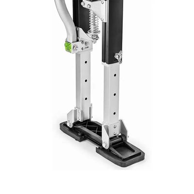Pittura o pulizia con leghe di alluminio e hardware nero