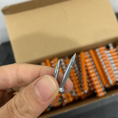Un chiodo di cemento a canna liscia per un fissaggio preciso e sicuro in qualsiasi costruzione