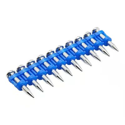 Un chiodo di acciaio galvanizzato da 1 1/4" con scafo liscio e standard ISO